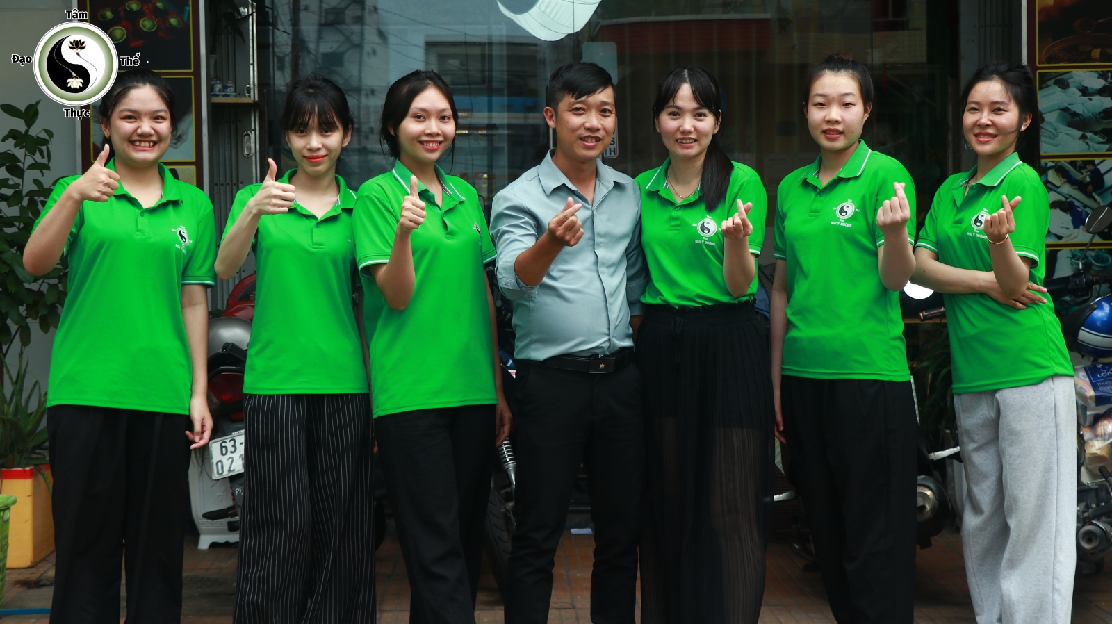 Đội Ngũ Nhân Viên